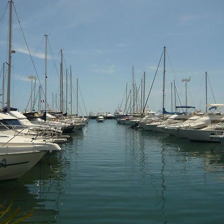 Charmant 2P Vue Mer Face Au Port De Golfe Juan Buitenkant foto